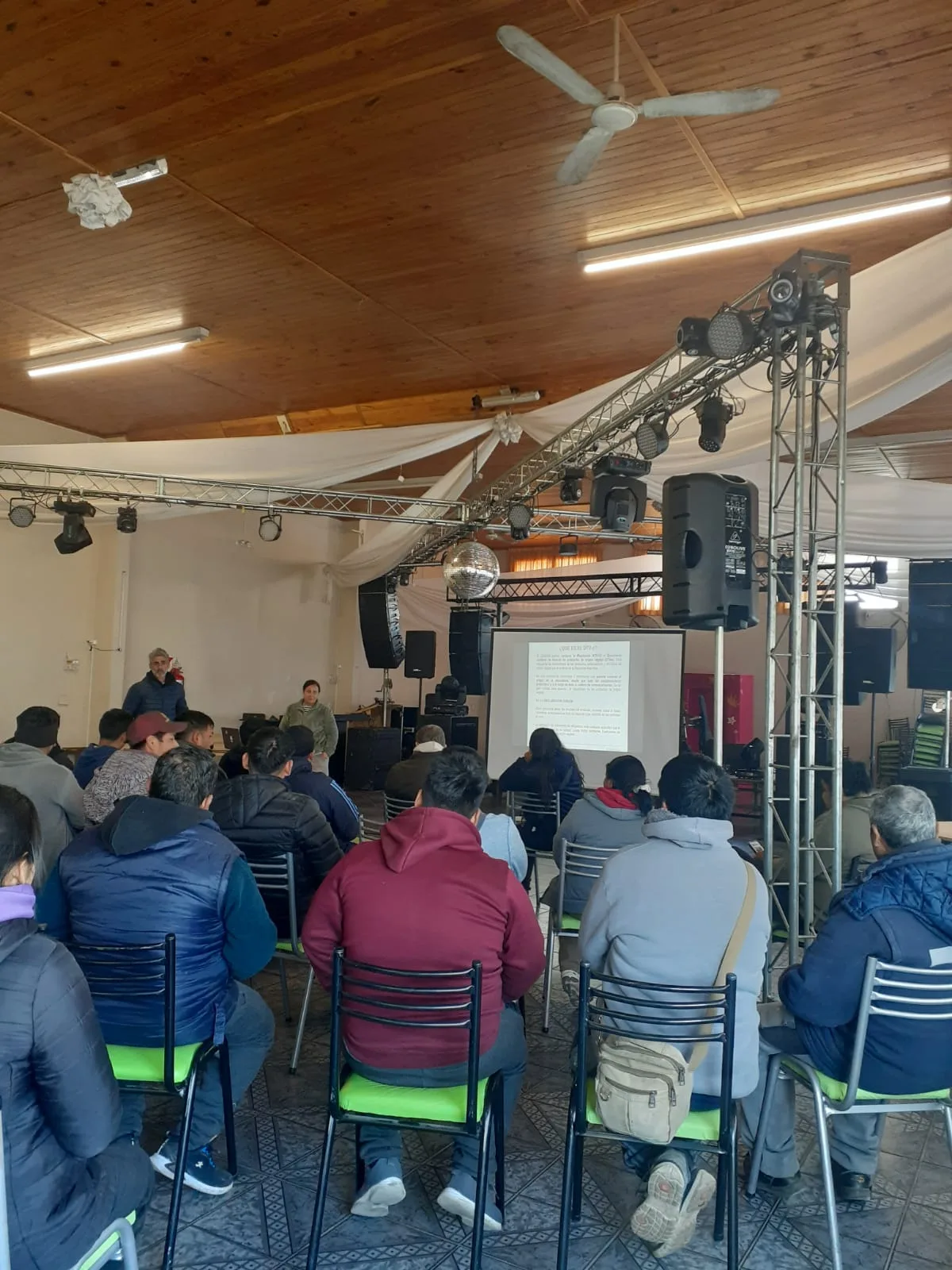 Capacitación SENASA en el Mercado de Las Heras